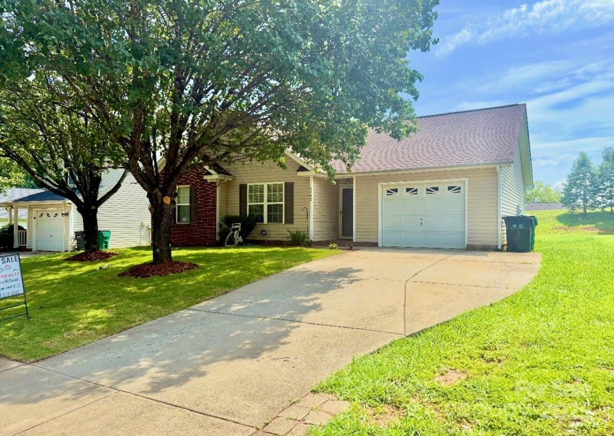 6902 Vernon Wood Lane, Charlotte, NC 28262, MLS # 4266627