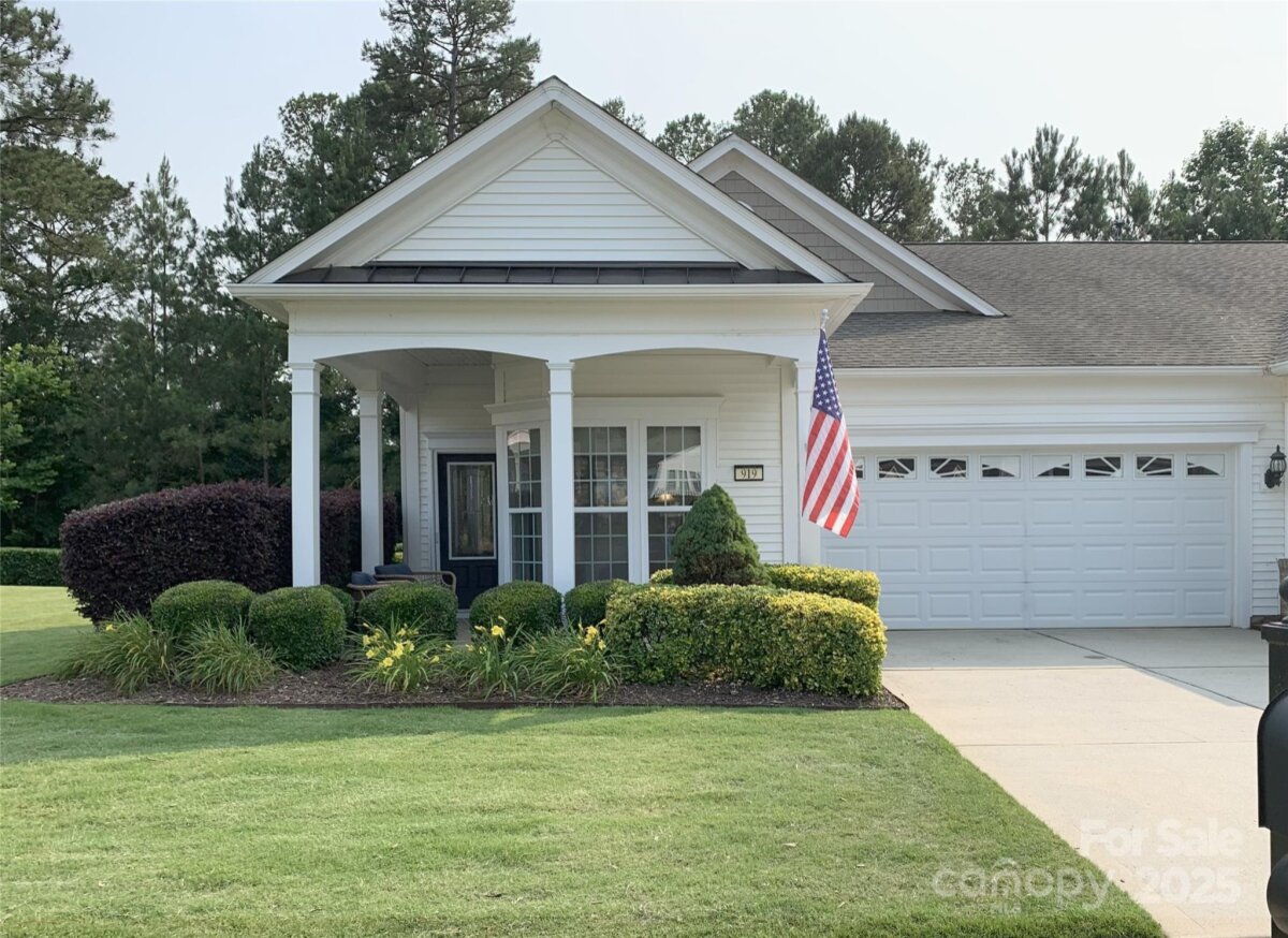 photo of home for sale at 919 Lily Magnolia Court