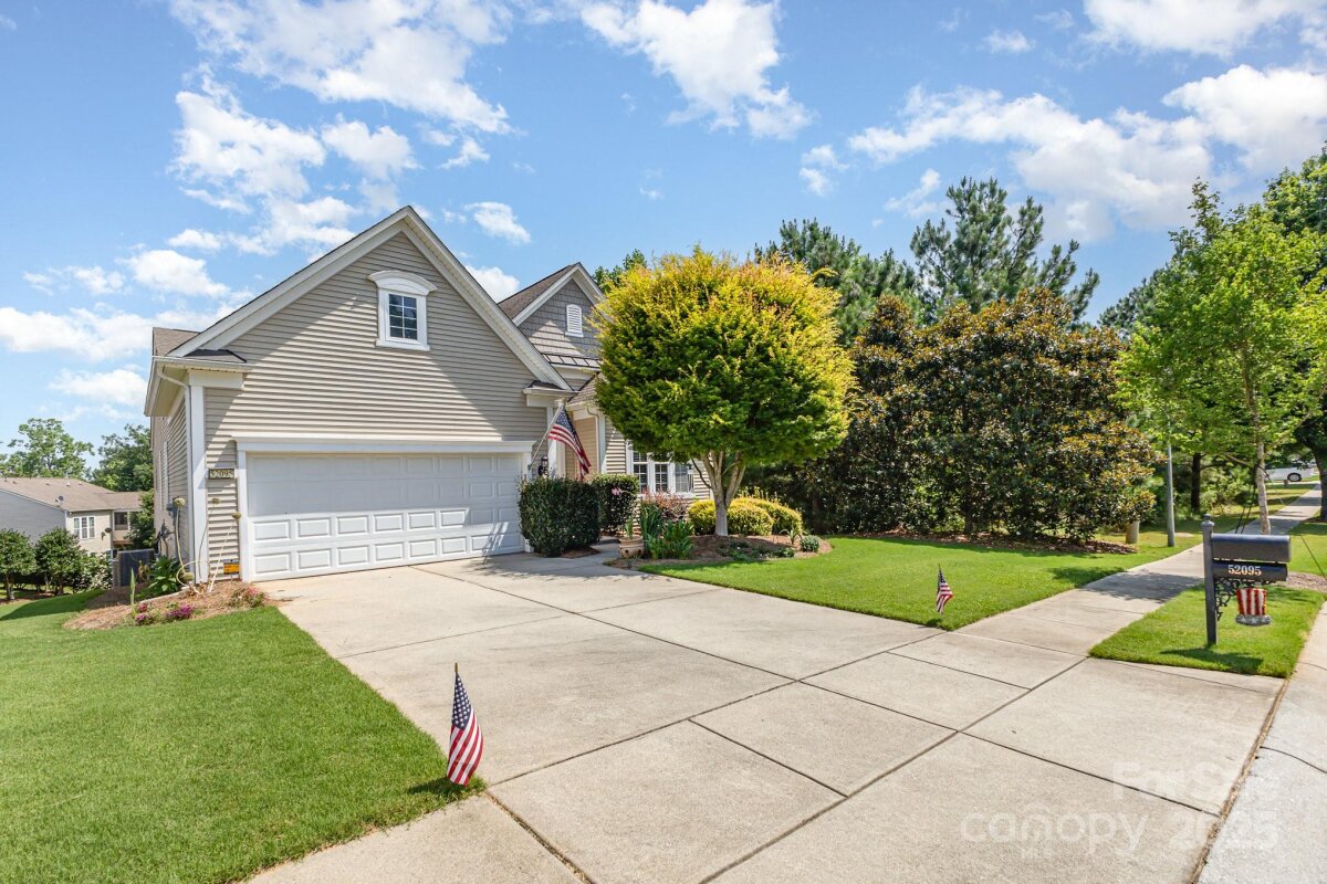 photo of home for sale at 52095 Longspur Lane