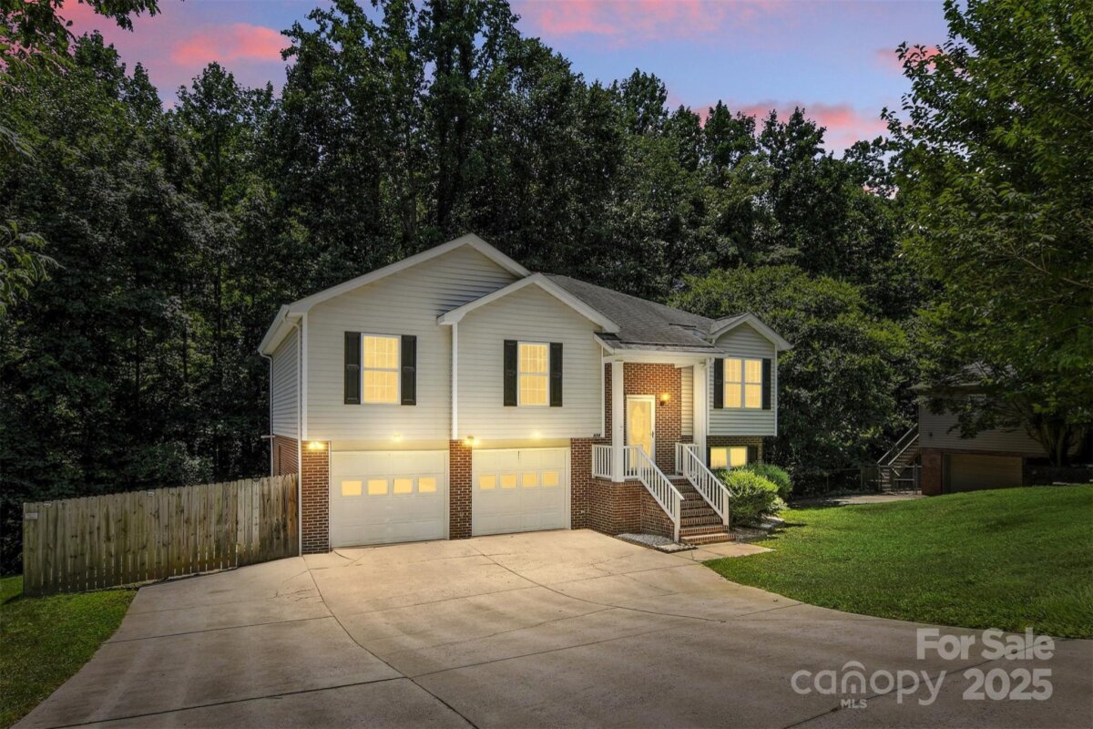824 17th Avenue Drive, Hickory, NC 28602, MLS # 4279103