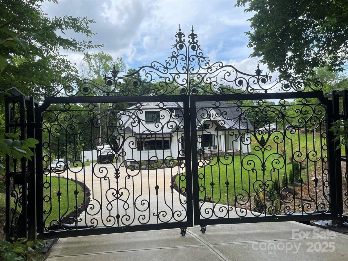 900 Houston Heights Road, Charlotte, NC 28262, MLS # 4281535