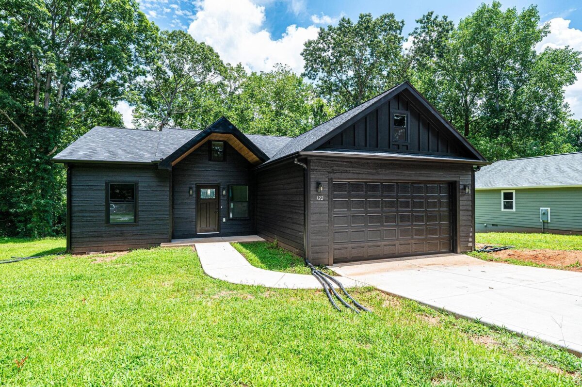 122 39th Avenue Court, Hickory, NC 28601, MLS # 4282182