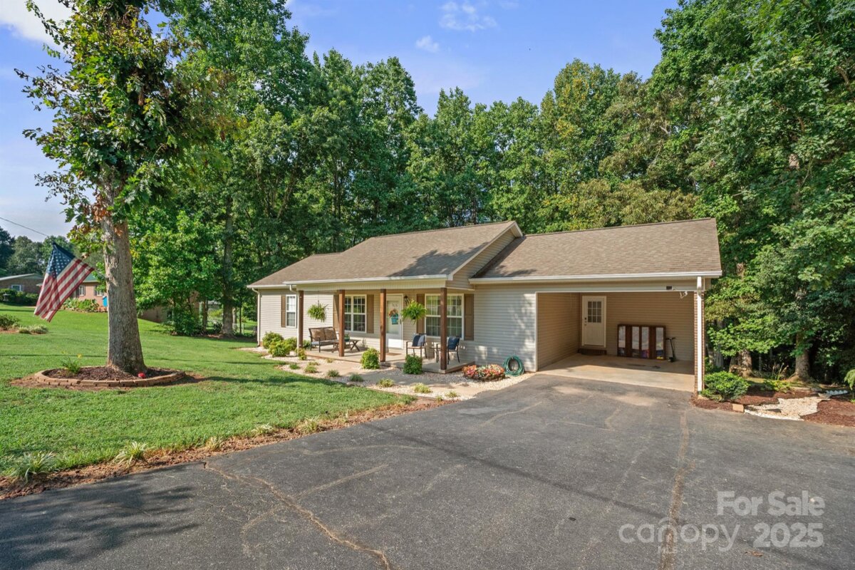 5476 Chestnut Drive, Hickory, NC 28602, MLS # 4284827
