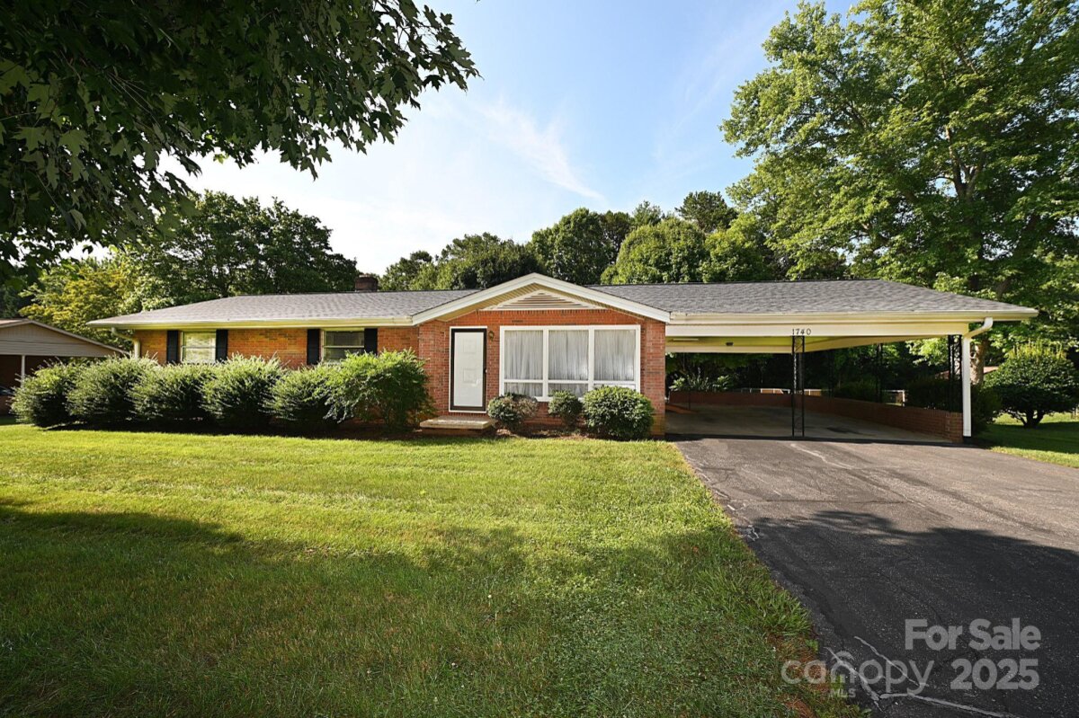 1740 23rd Avenue Lane, Hickory, NC 28601, MLS # 4287388