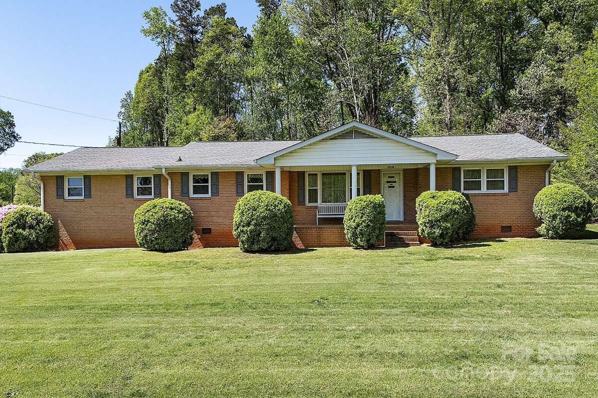 2218 Woodcrest Drive, Kannapolis, NC 28081, MLS # 4288130