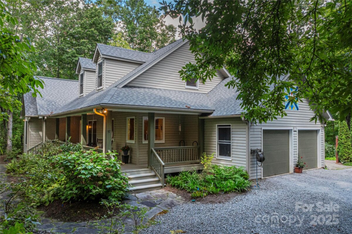 Black Mountain 17 4290952