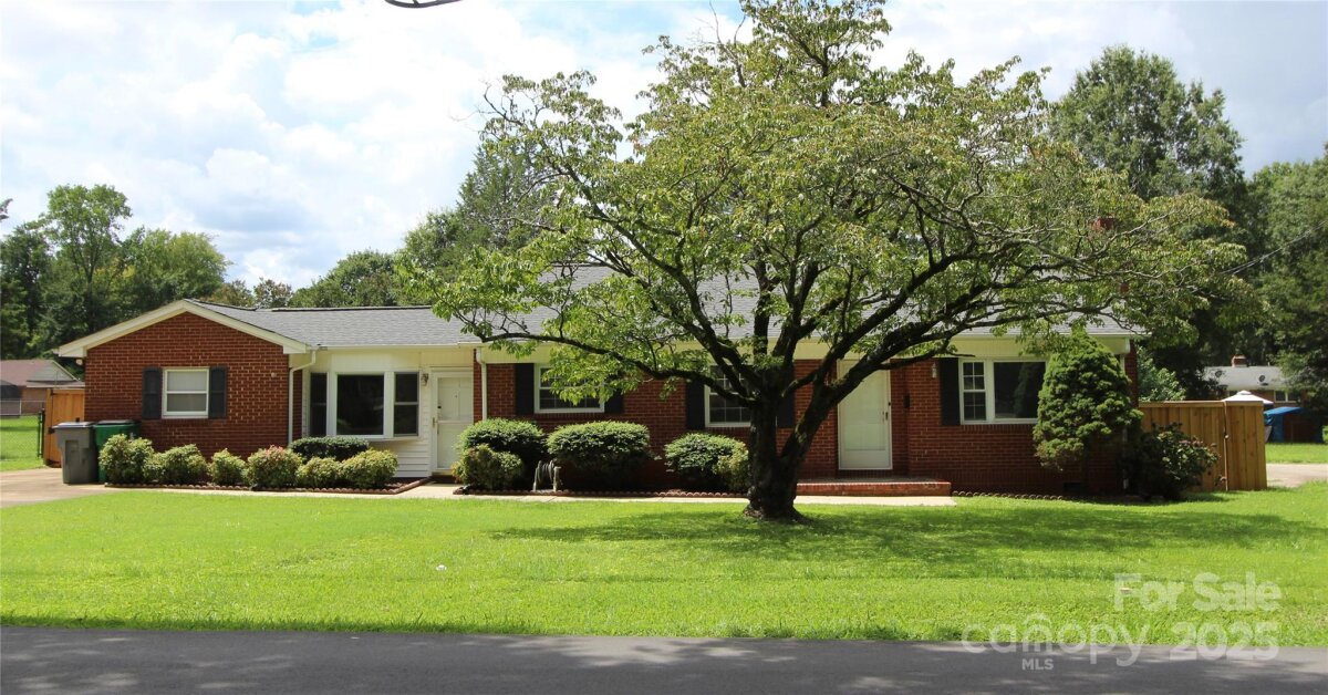 1421 Thompson Avenue, Charlotte, NC 28216, MLS # 4291221