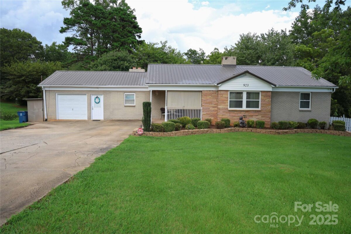 923 21st Street Drive, Hickory, NC 28602, MLS # 4292583