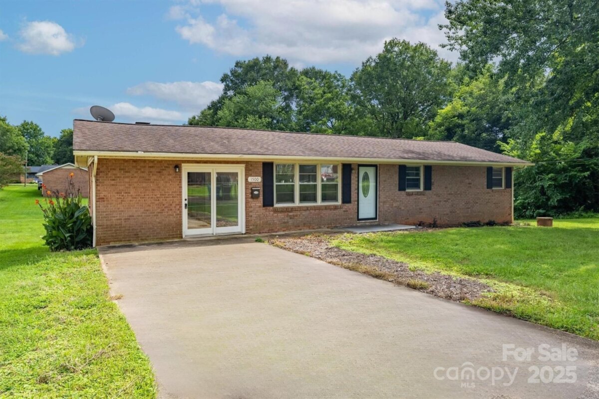1500 19th Avenue Place, Hickory, NC 28601, MLS # 4292970