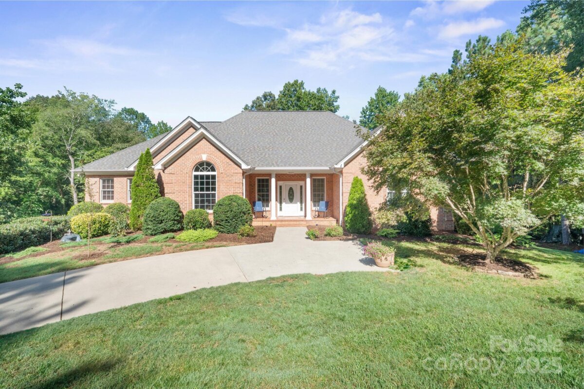 5025 Woodwinds Drive, Hickory, NC 28601, MLS # 4294677