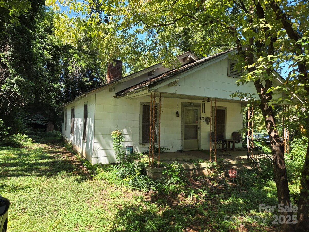 2320 N Stewart Avenue, Newton, NC 28658, MLS # 4296664