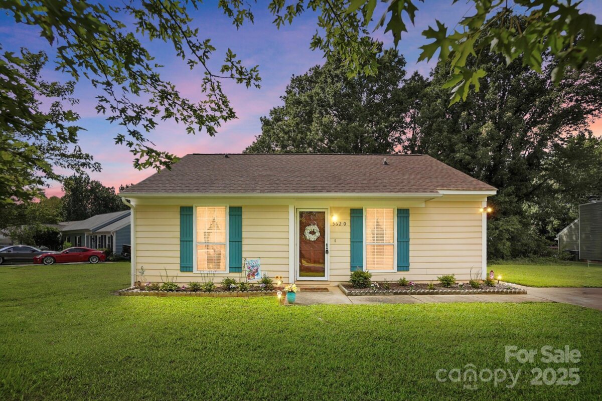 5620 Carved Oak Circle, Charlotte, NC 28227, MLS # 4296765