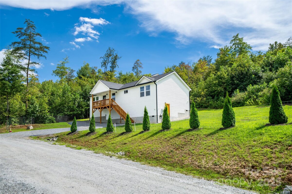 100 S Vineyard Village Drive, Old Fort, NC 28762, MLS # 4297121