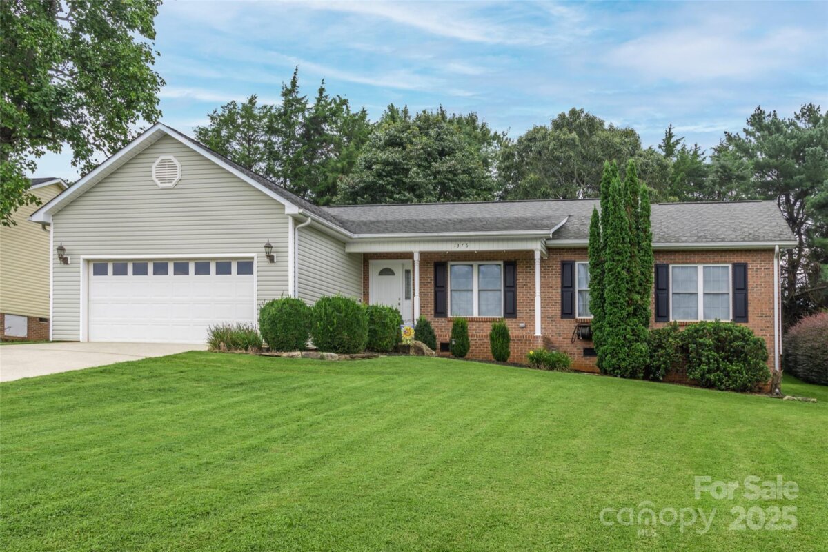 1376 Farmington Hills Drive, Conover, NC 28613, MLS # 4298273