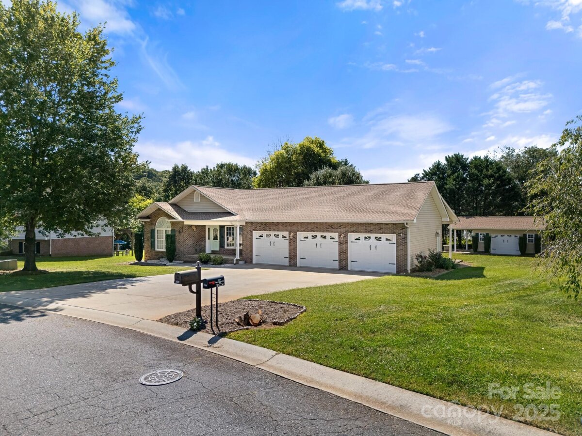 1502 Farmington Hills Drive, Conover, NC 28613, MLS # 4299415