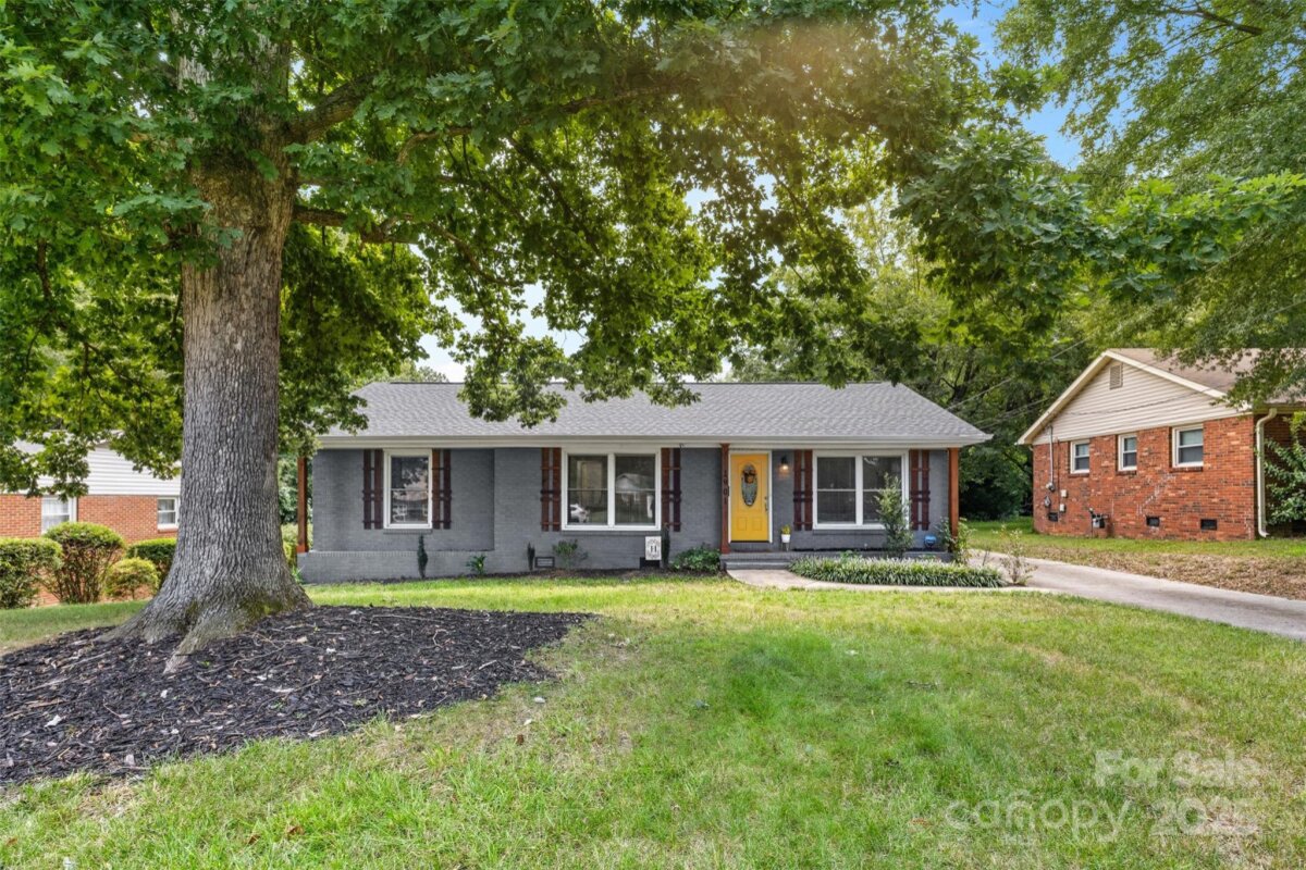 1901 Crestdale Drive, Charlotte, NC 28216, MLS # 4301074