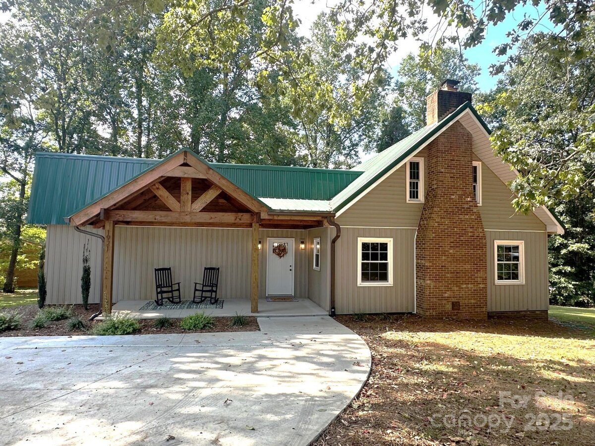 1921 Woodridge Drive, Hickory, NC 28602, MLS # 4301486