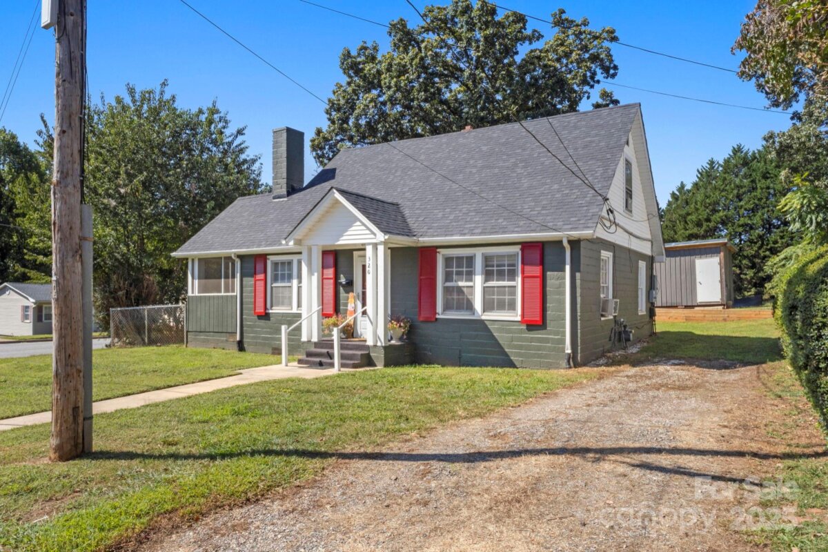 320 S Oakwood Drive, Statesville, NC 28677, MLS # 4301499