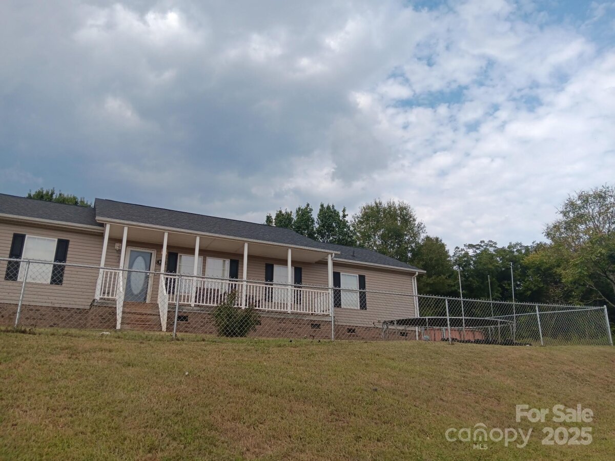 932 Eastern Ridge Drive, Newton, NC 28658, MLS # 4302459