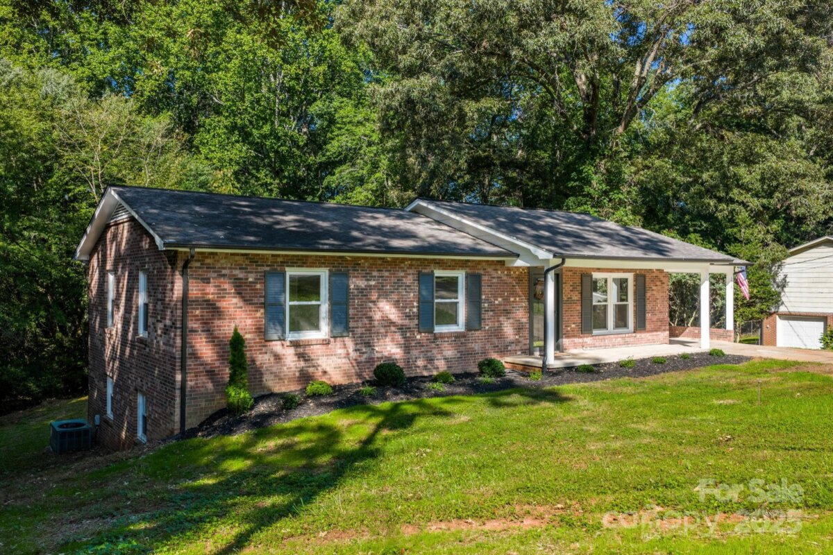 3515 12th Street Drive, Hickory, NC 28601, MLS # 4303087