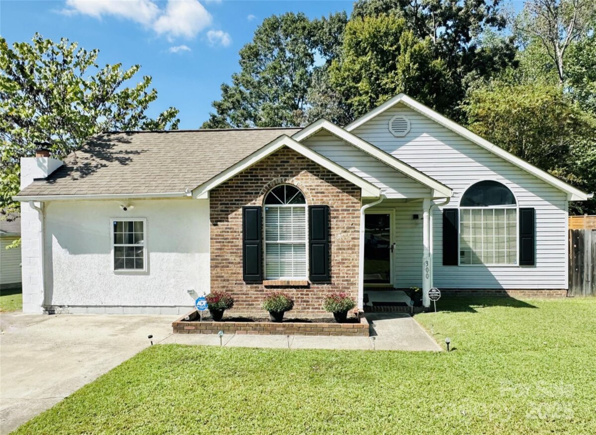 300 Cottonwood Park Drive, Charlotte, NC 28214, MLS # 4304052