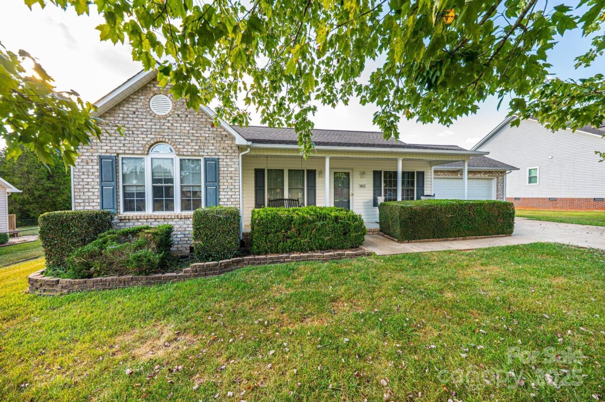 1462 Farmington Hills Drive, Conover, NC 28613, MLS # 4305156