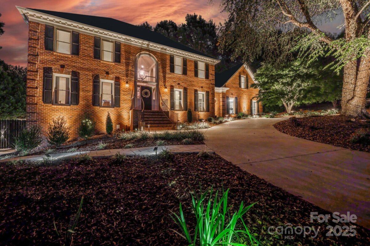 555 19th Avenue Lane, Hickory, NC 28601, MLS # 4306912