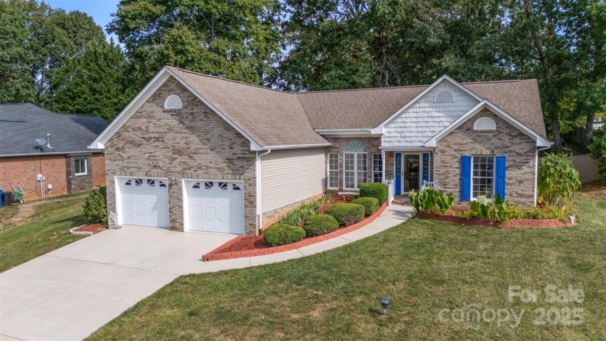 1447 34th Avenue Lane, Hickory, NC 28601, MLS # 4307565