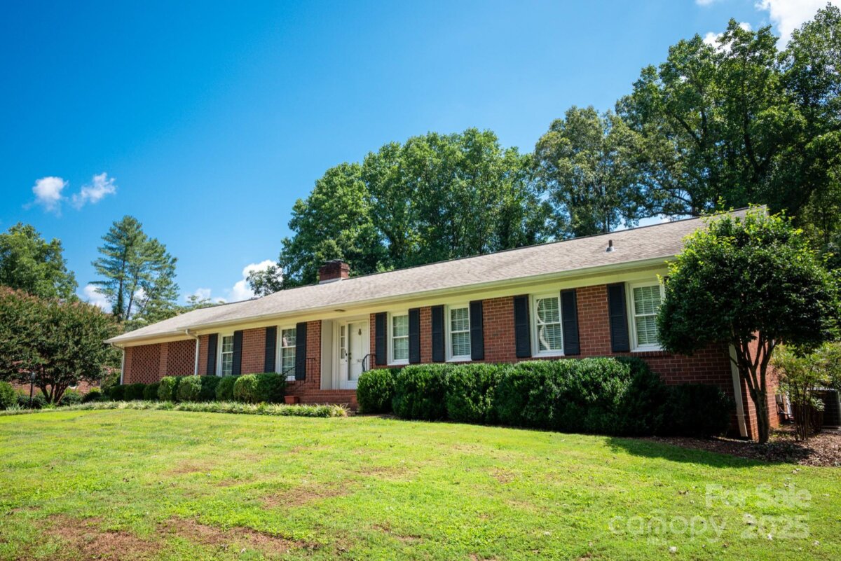 1401 Brentwood Drive, Newton, NC 28658, MLS # 4307787
