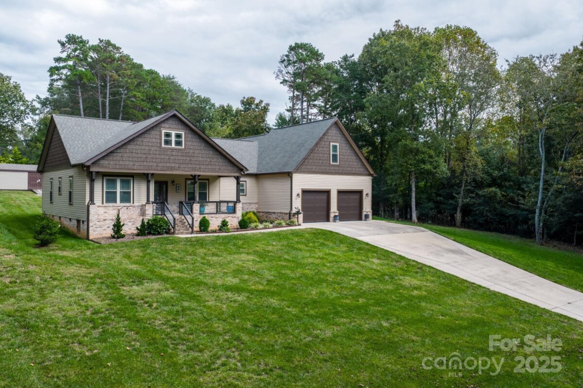 4850 Woodwinds Drive, Hickory, NC 28601, MLS # 4309927