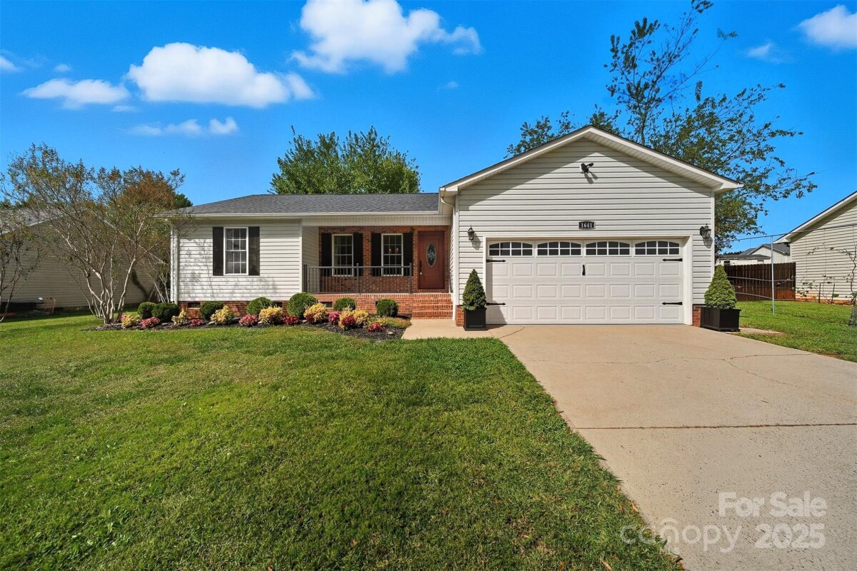 1641 Farmington Hills Drive, Conover, NC 28613, MLS # 4310727