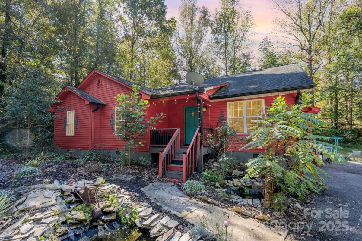 3735 26th Street Drive, Hickory, NC 28601, MLS # 4310925