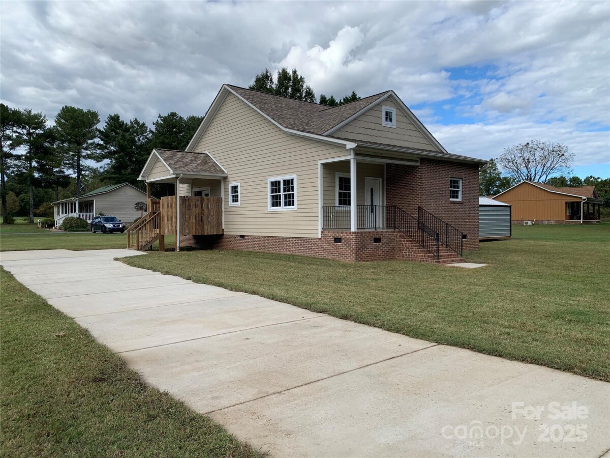 2104 Dove Street, Newton, NC 28658, MLS # 4312573