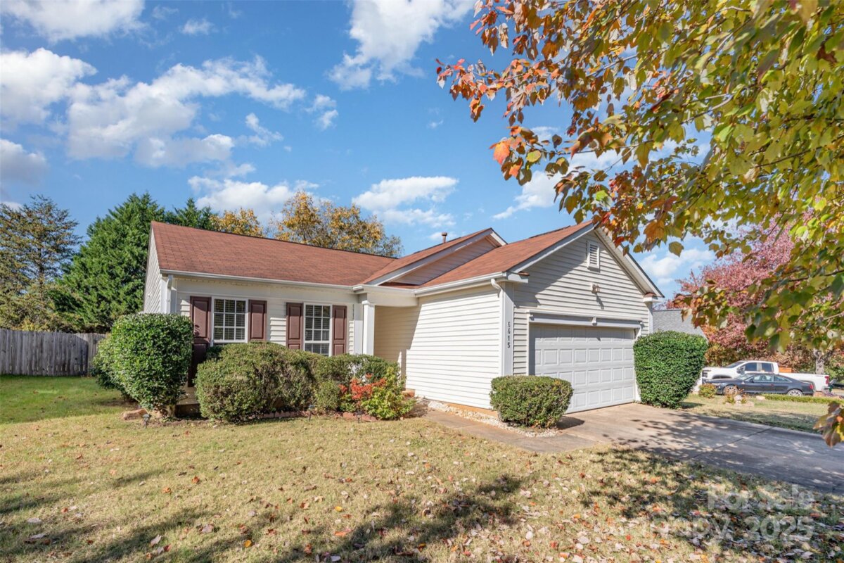 6615 Wandering Creek Drive, Charlotte, NC 28216, MLS # 4313521