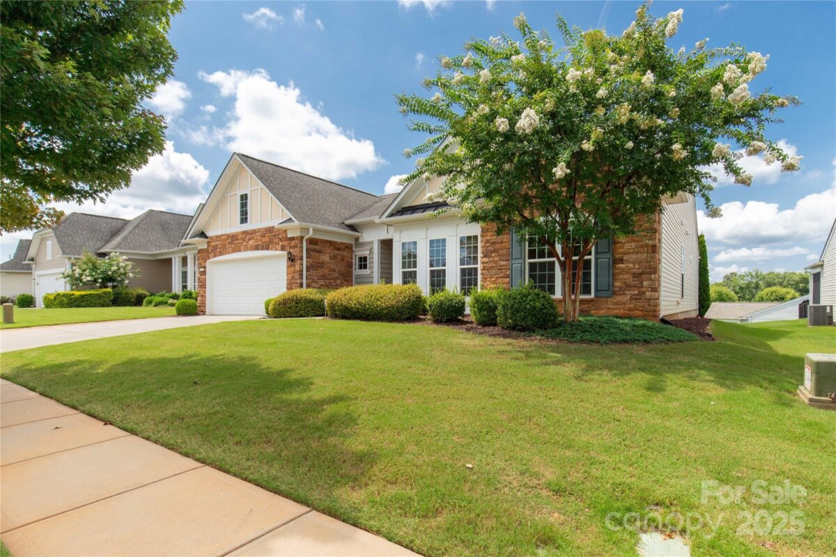 photo of home for sale at 1079 Falling Leaf Street