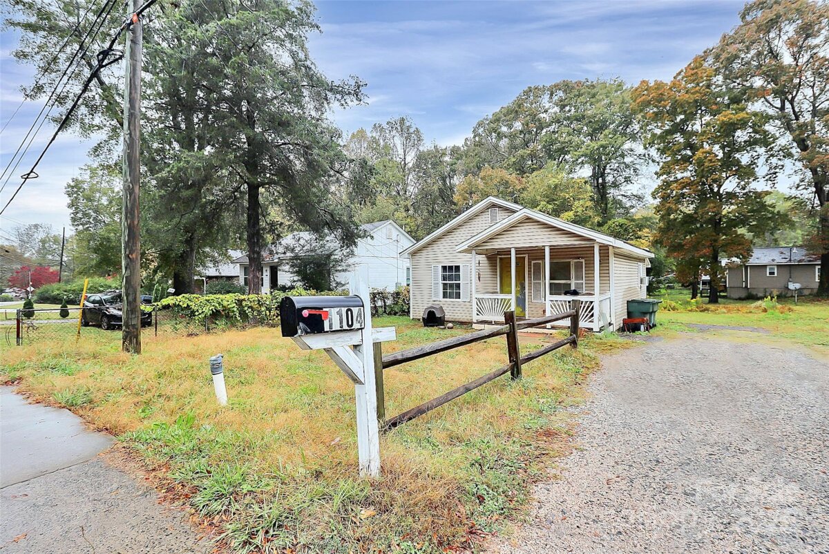 1104 W Davidson Avenue, Gastonia, NC 28052, MLS # 4315160