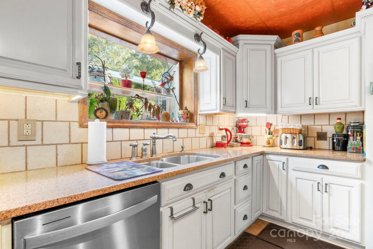 1750 5th Street Drive, Hickory, NC 28601, MLS # 4315311