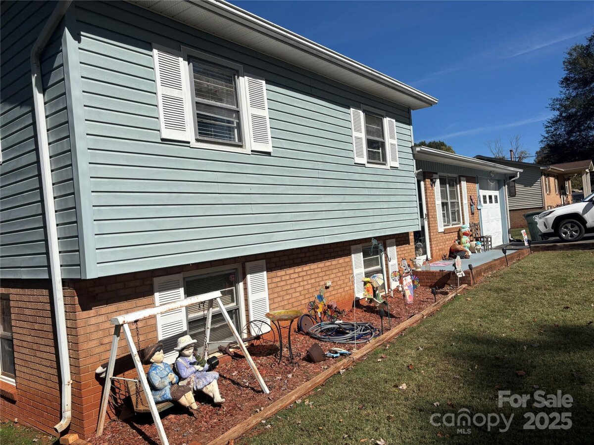 1954 Villa Drive, Newton, NC 28658, MLS # 4316462