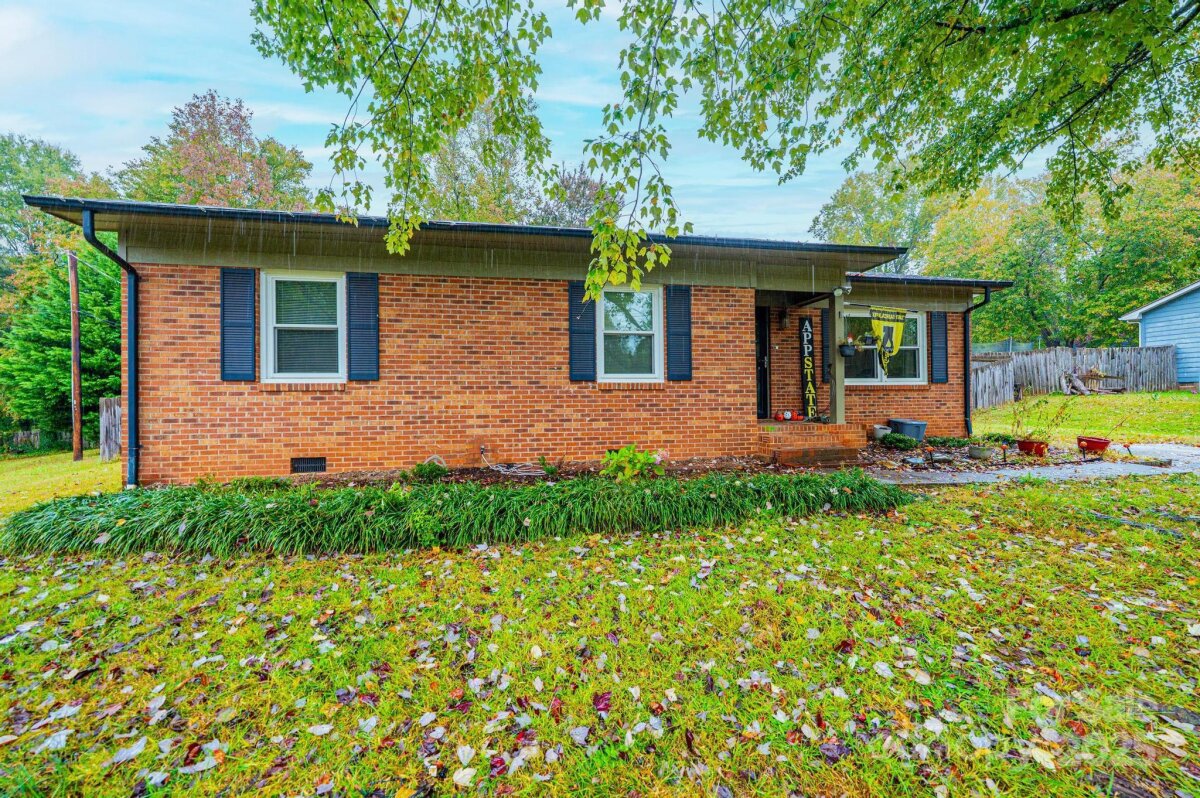 5648 Claridge Drive, Hickory, NC 28602, MLS # 4316826