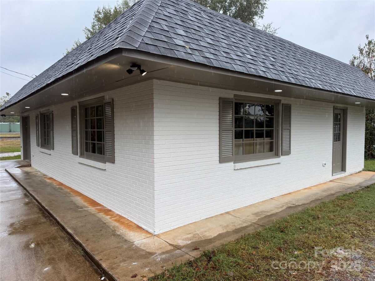 1295 N Main Avenue, Newton, NC 28658, MLS # 4316843