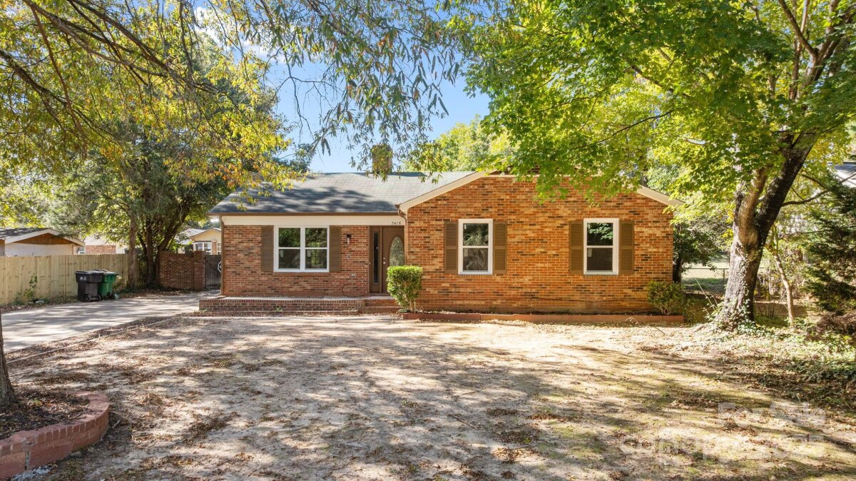 7415 Farm Gate Drive, Charlotte, NC 28215, MLS # 4317316