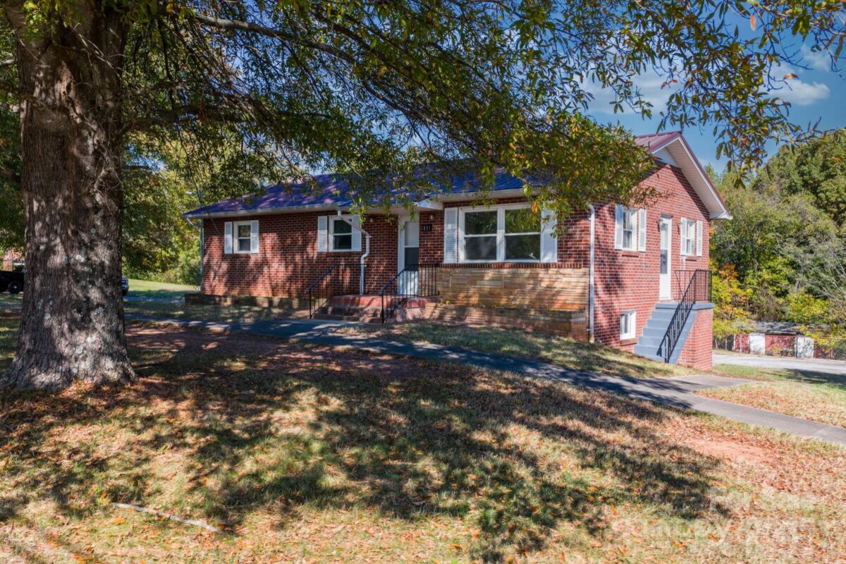 831 21st Street Drive, Hickory, NC 28602, MLS # 4318570