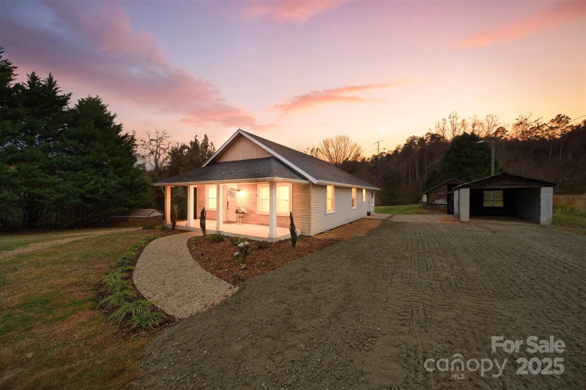 2027 Old Shelby Road, Hickory, NC 28602, MLS # 4320231