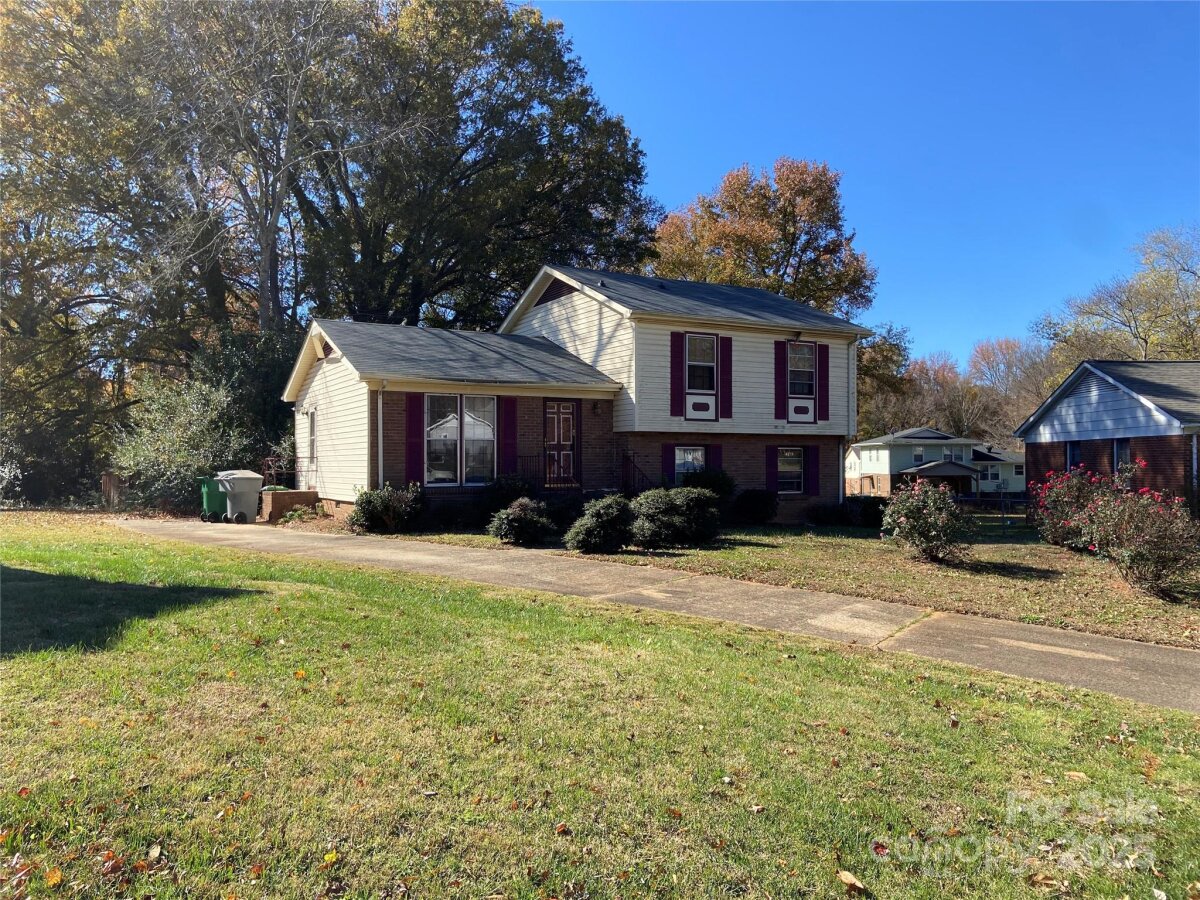 305 Red Roan Place, Charlotte, NC 28215, MLS # 4321285