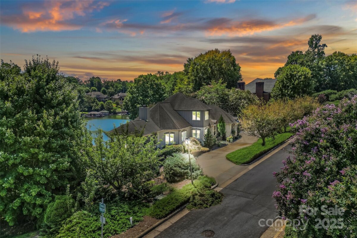 271 44th Avenue Circle, Hickory, NC 28601, MLS # 4326381