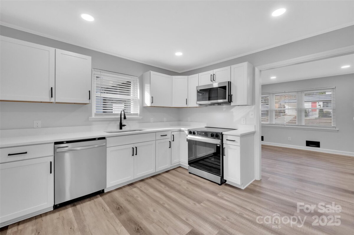 915 Crestmere Street, Charlotte, NC 28208, MLS # 4326540