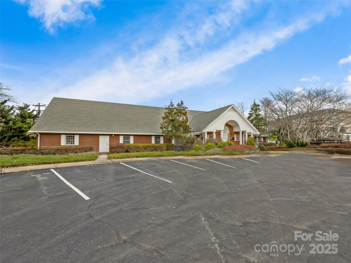 Hendersonville 18 4331854