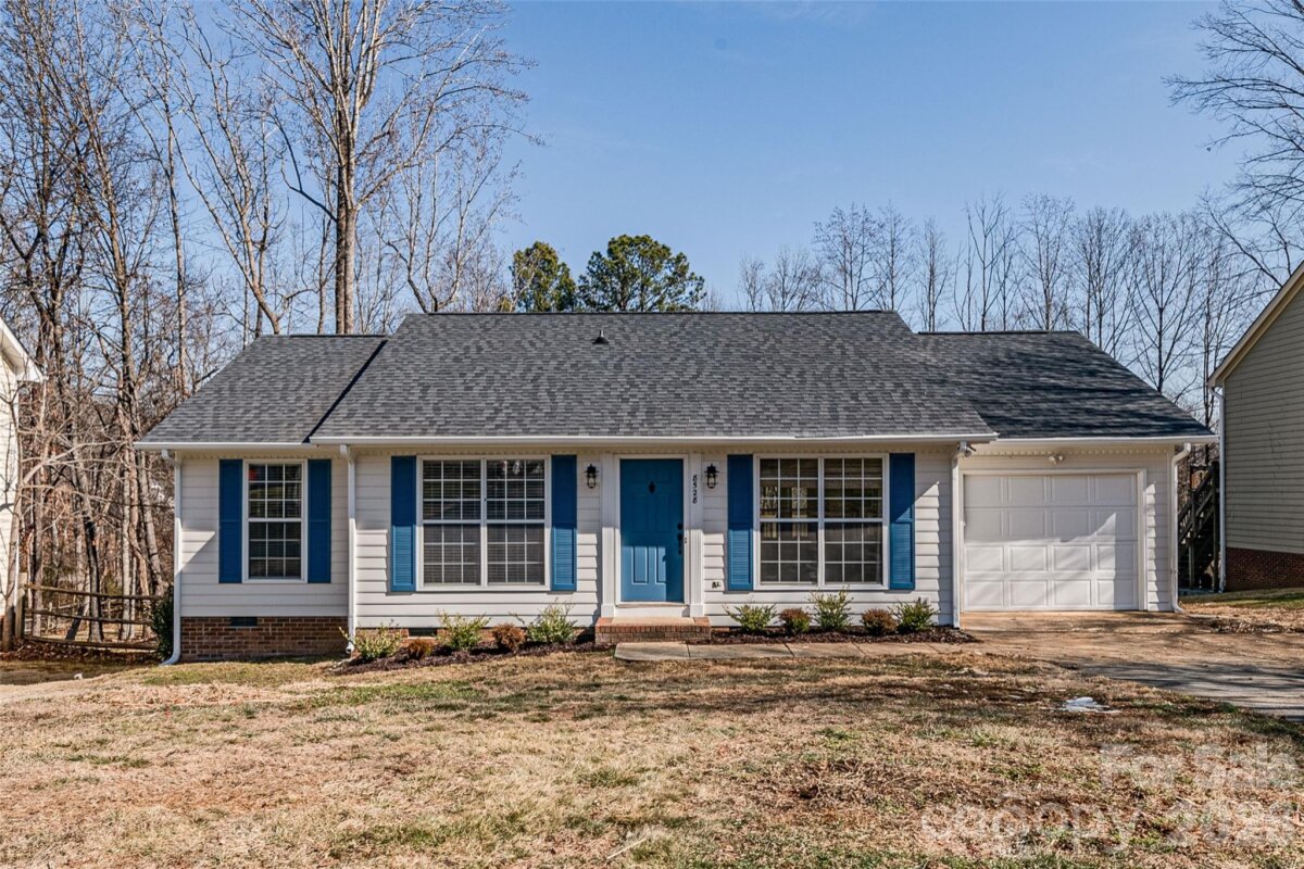 8528 Woodford Bridge Drive, Charlotte, NC 28216, MLS # 4344798