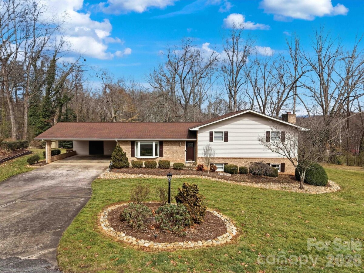 550 32nd Avenue Drive, Hickory, NC 28601, MLS # 4349323