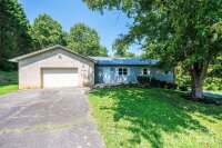 7704 Woodland Hills Road, Hickory, NC 28602, MLS # 4177614 - Photo #1